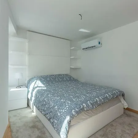 Seaside Duplex - 200m From The Beach! דירה *