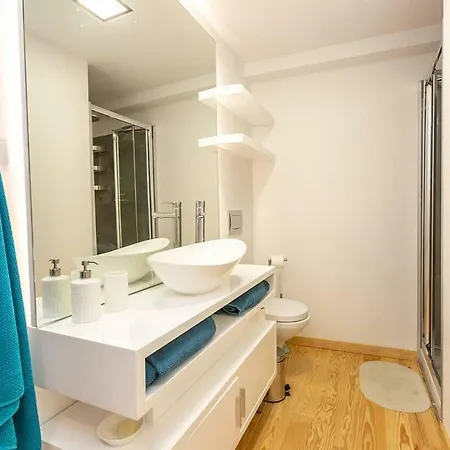 Seaside Duplex - 200m From The Beach! *