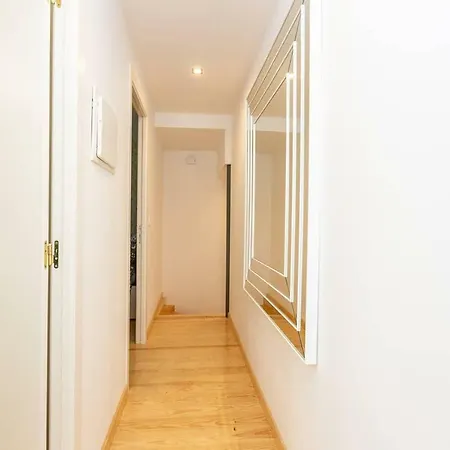 Seaside Duplex - 200m From The Beach!