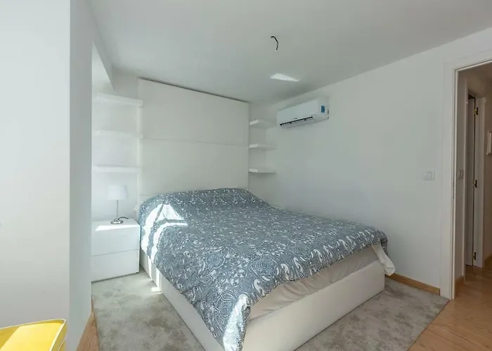 Seaside Duplex - 200m From The Beach! דירה *