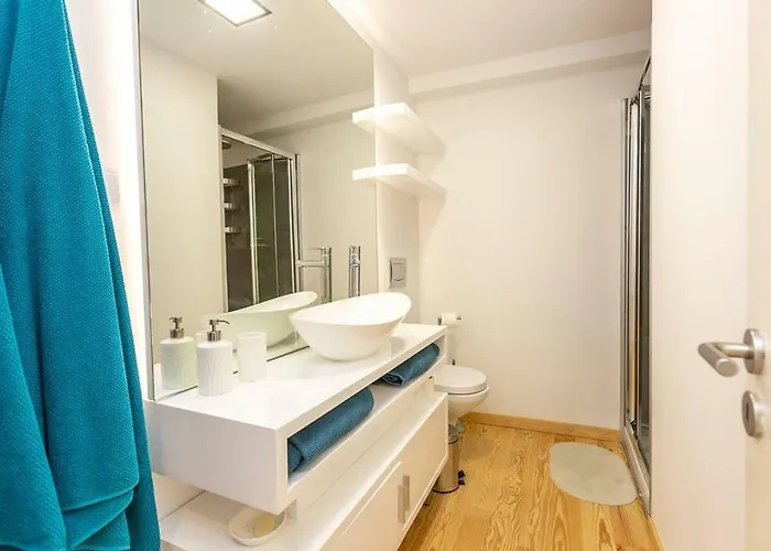 Seaside Duplex - 200m From The Beach! *