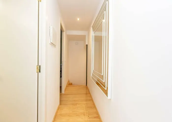 Seaside Duplex - 200m From The Beach!